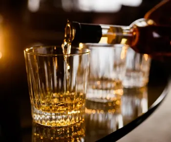 Cocktail à base de Pineau des Charentes Lise Baccara, alliance moderne et raffinée